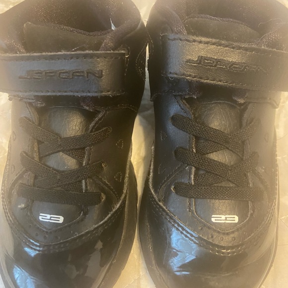 Nike Jordan B’ Loyal (TD)Triple Black Toddler Sneakers - Picture 4 of 5